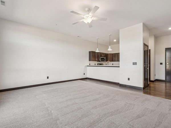 120 Twin Steeples Circle NE #215 , Dyersville, IA 52040