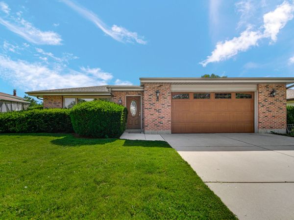 2042 W Spring Ridge Drive , Arlington Heights, IL 60004
