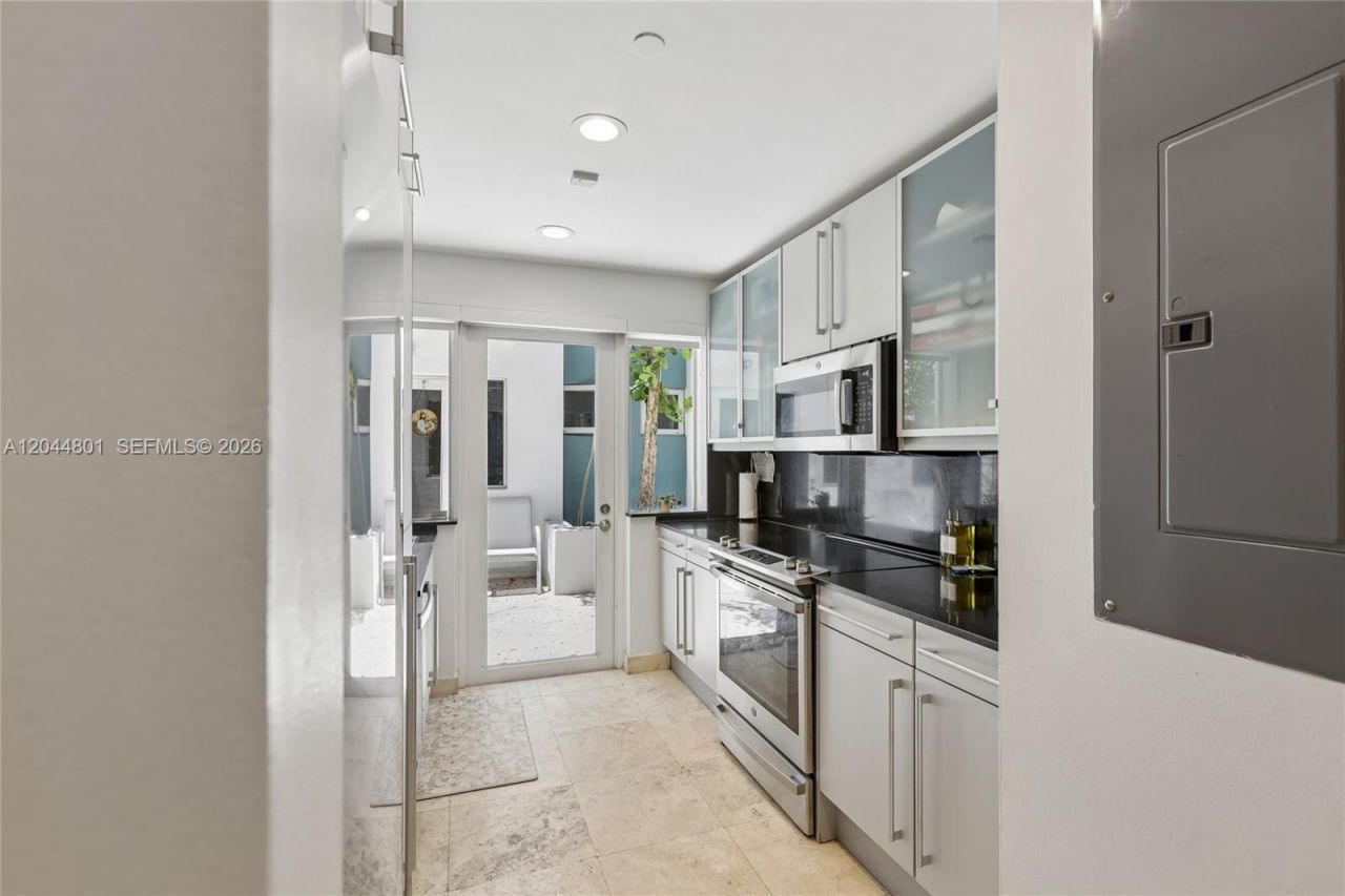 204 Washington Ave , Unit 13, Miami Beach, FL 33139 Photo