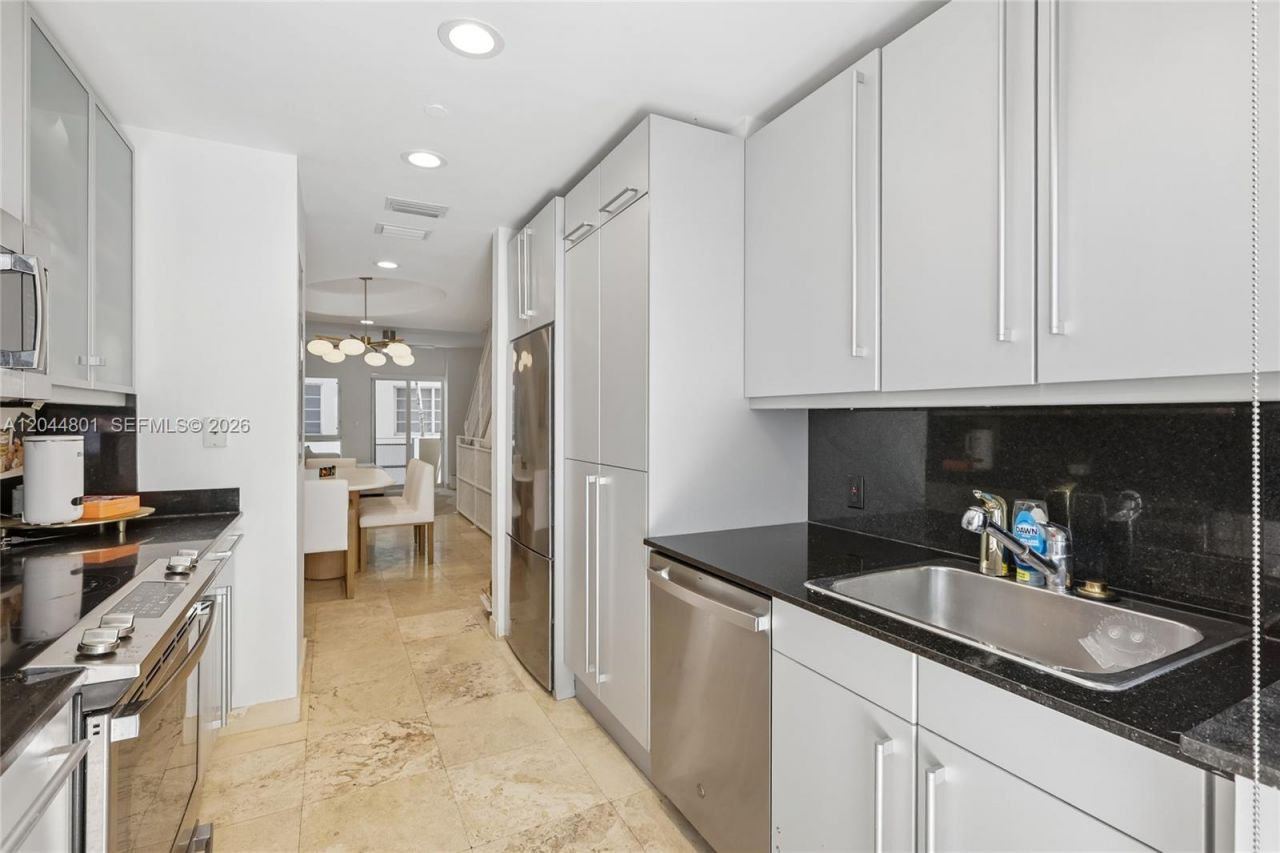 204 Washington Ave, Unit 13, Miami Beach, FL 33139 Photo