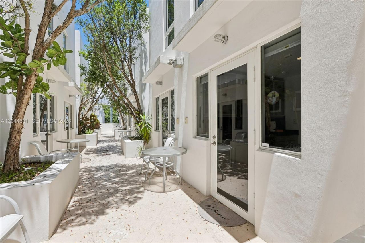 204 Washington Ave , Unit 13, Miami Beach, FL 33139 Photo