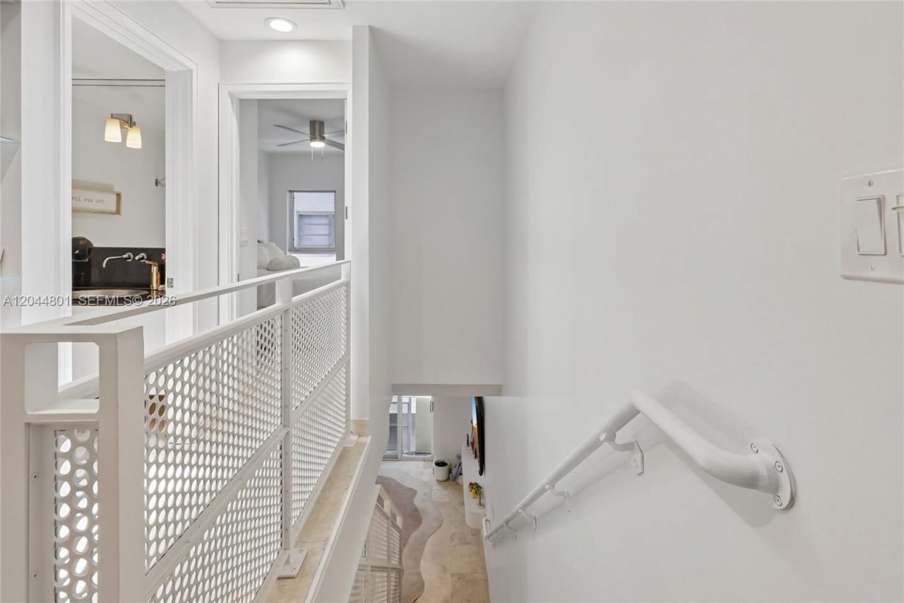 204 Washington Ave , Unit 13, Miami Beach, FL 33139 Photo