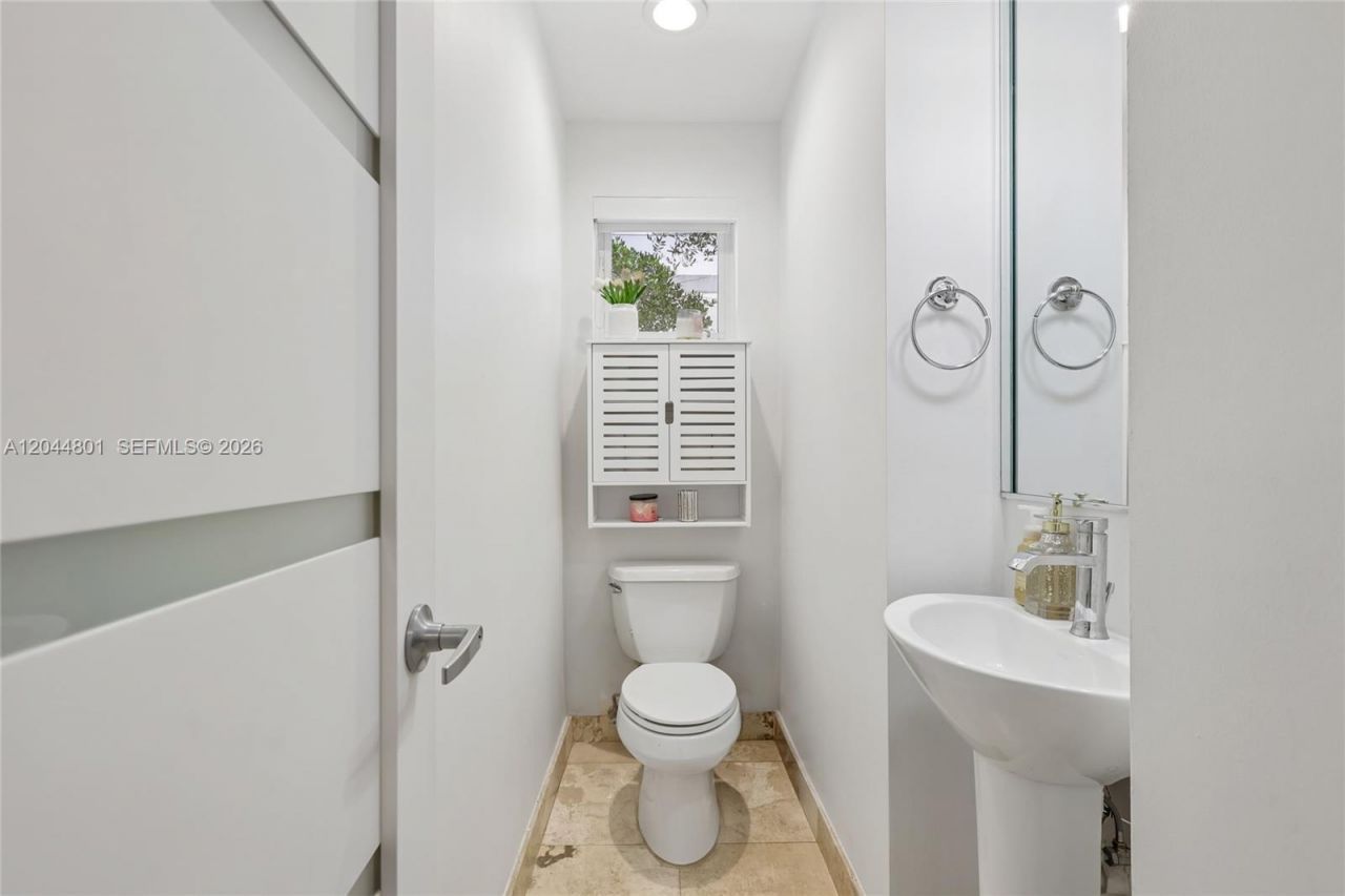 204 Washington Ave, Unit 13, Miami Beach, FL 33139 Photo