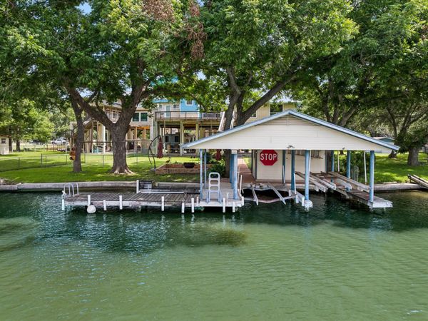 160 Lakeside DR, Seguin, TX 78155