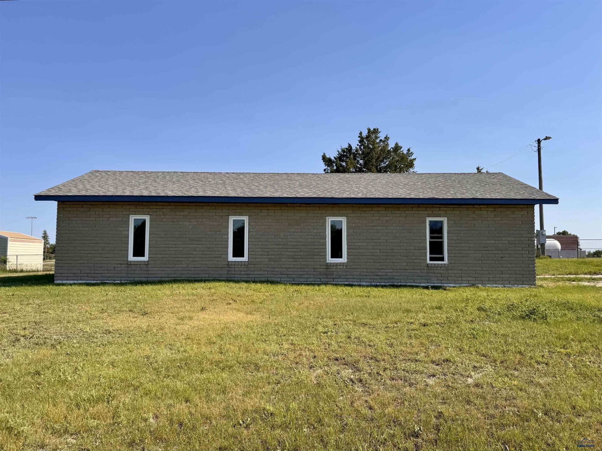 103 E State St, Martin, SD 57551 Main Photo