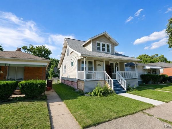 7271 Wiegand , Center Line, MI 48015