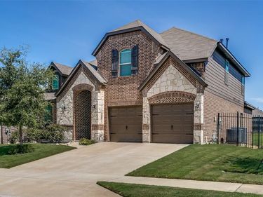 5444 Strong Stead Drive, Fort Worth, TX 76123