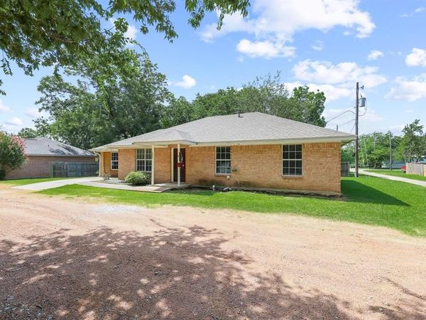 207 W South Street , Whitesboro, TX 76273