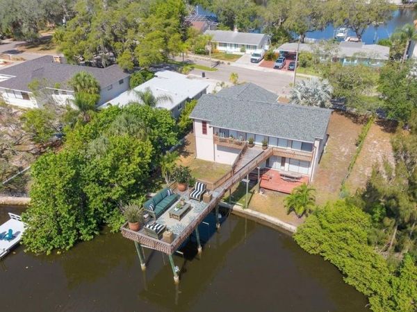 5 VENETIAN COURT , TARPON SPRINGS, FL 34689