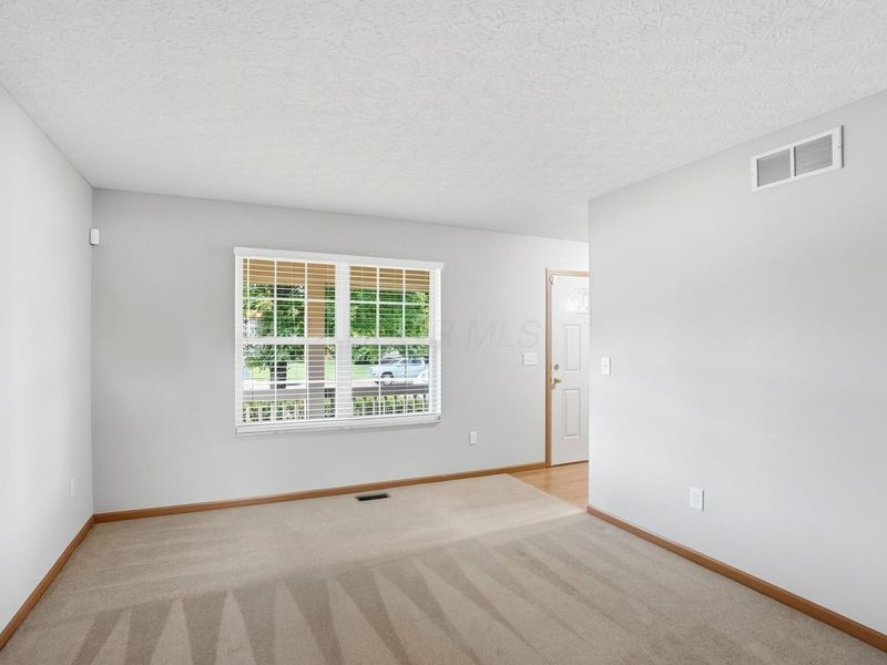 4477 Knoll Crest Drive, Grove City, OH 43123 Photo 5