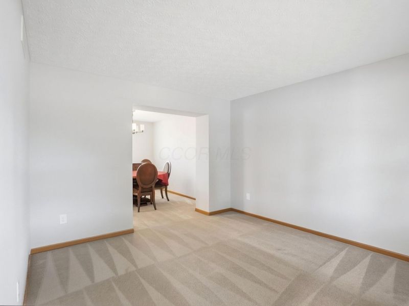 4477 Knoll Crest Drive, Grove City, OH 43123 Photo 8