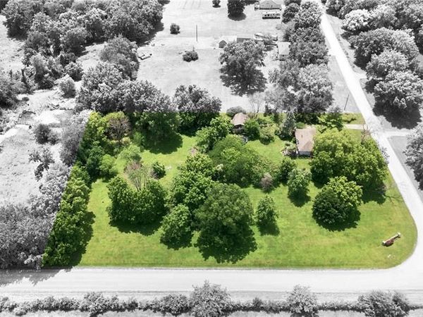 22705 S Abbott Drive, Peculiar, MO 64078