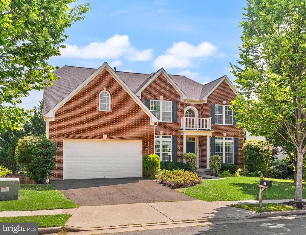 32 Houser Drive, Lovettsville, VA 20180 Main Photo