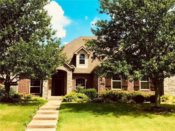 1051 Hunters Pointe, Bentonville, AR 72713