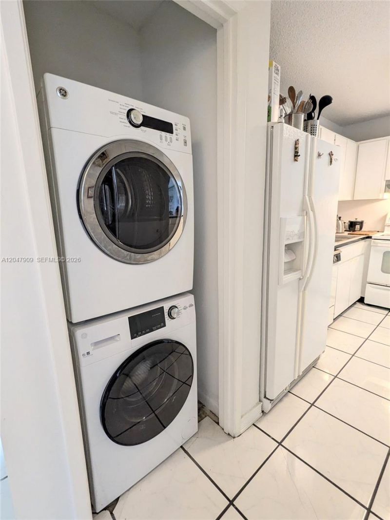 9140 Fontainebleau Blvd , Unit 504, Miami, FL 33172 Photo