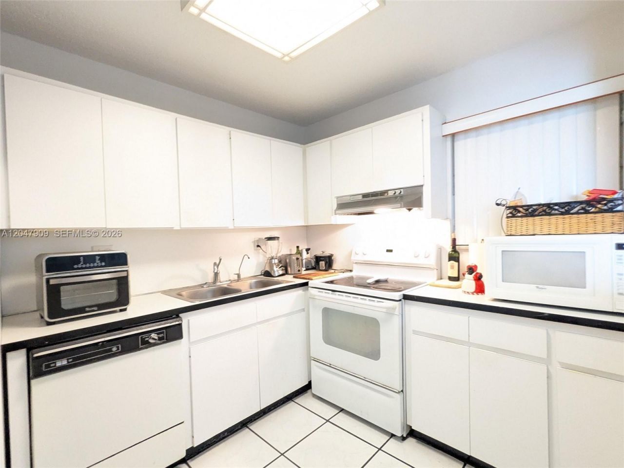 9140 Fontainebleau Blvd , Unit 504, Miami, FL 33172 Photo
