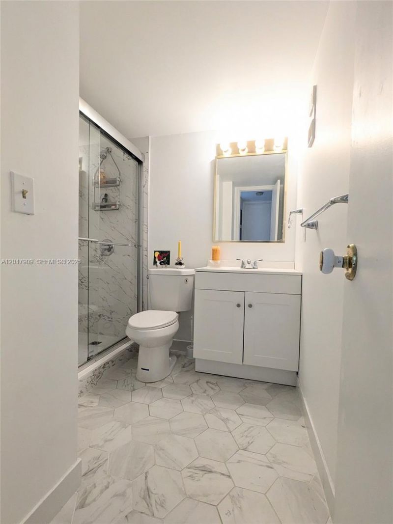 9140 Fontainebleau Blvd , Unit 504, Miami, FL 33172 Photo