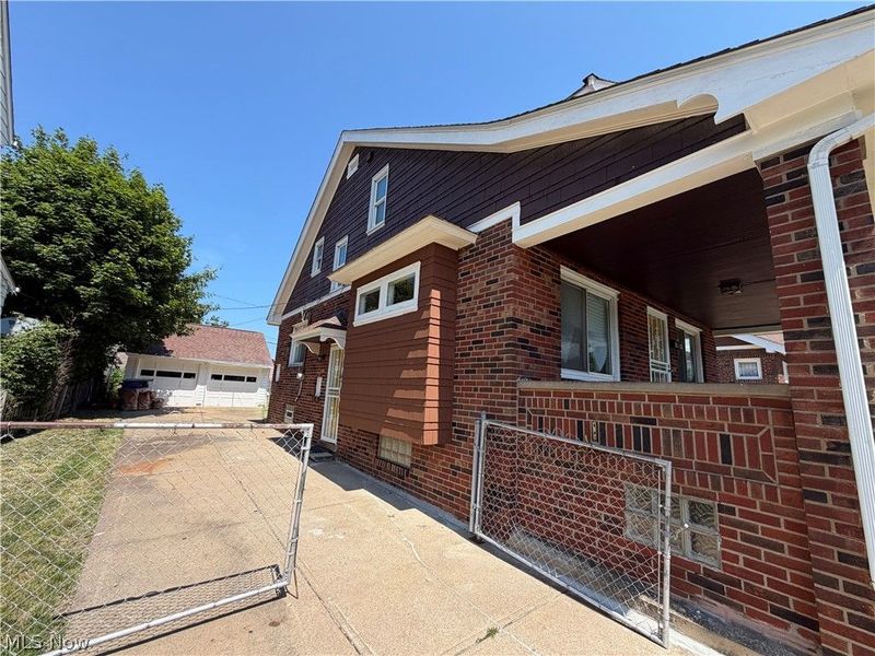 18229 Neff Road, Cleveland, OH 44119 Photo 2