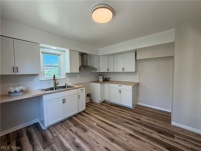 18229 Neff Road, Cleveland, OH 44119 Photo 8