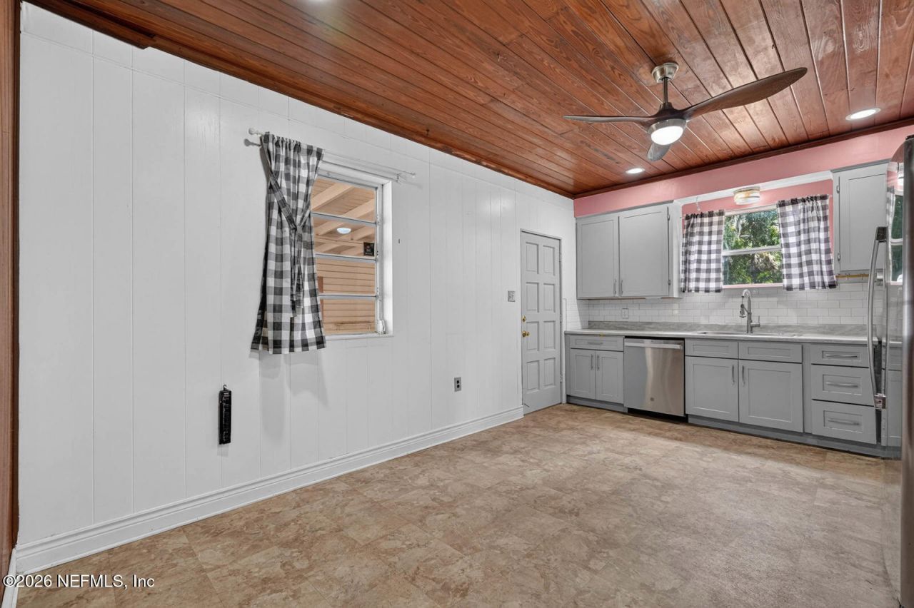 131 Dunn Avenue, San Mateo, FL 32187 Photo