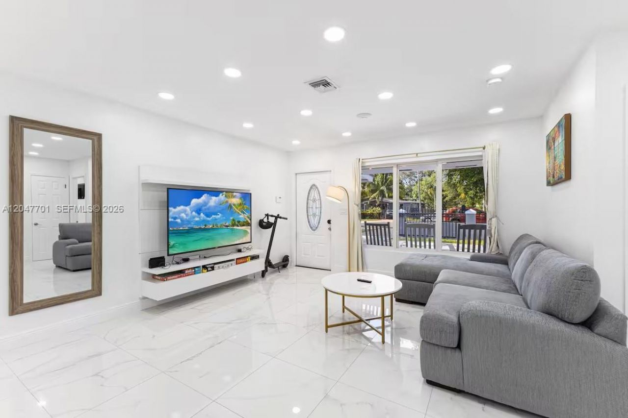 1240 NE 159th St , North Miami Beach, FL 33162 Photo