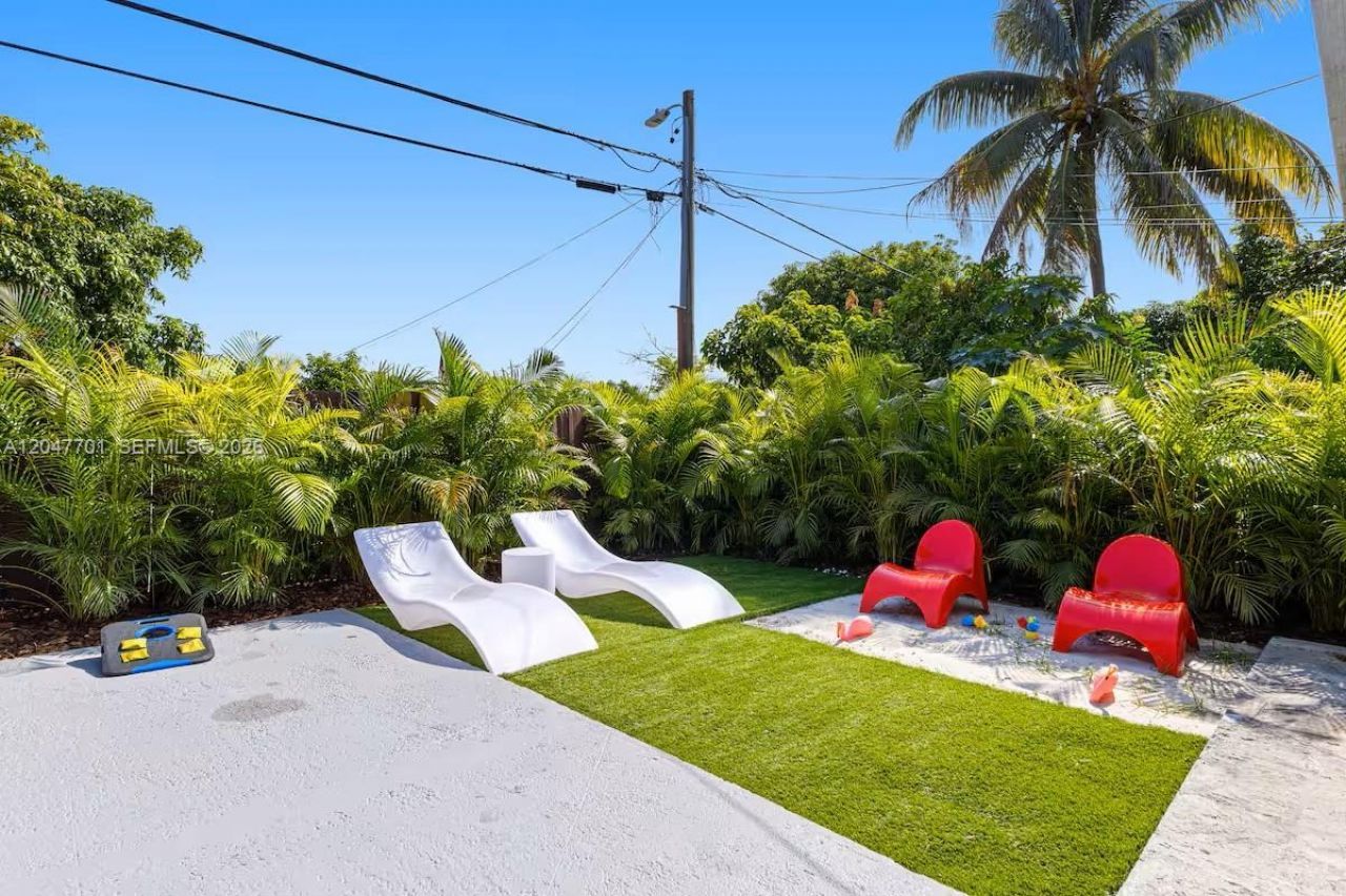 1240 NE 159th St , North Miami Beach, FL 33162 Photo