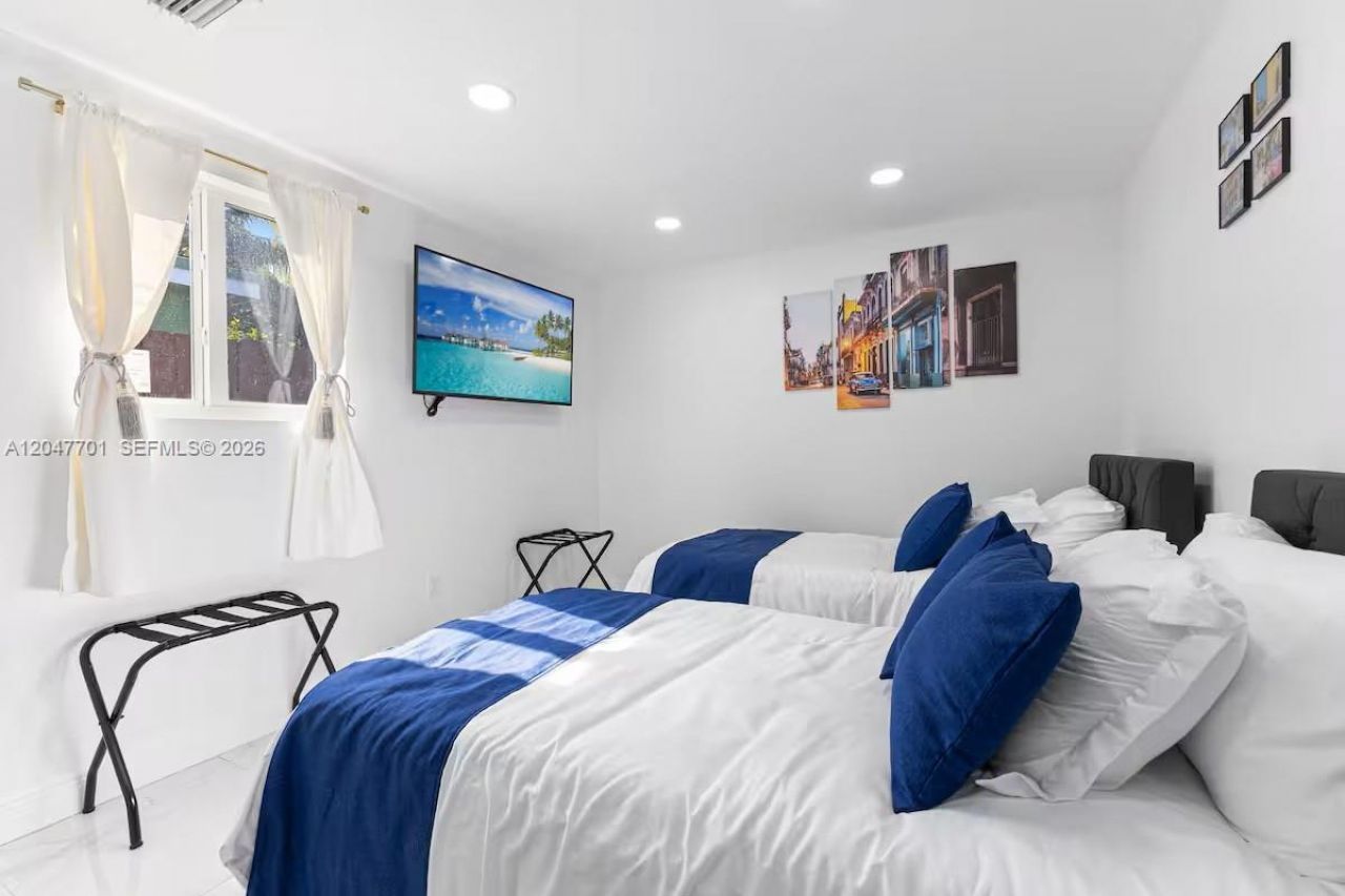 1240 NE 159th St , North Miami Beach, FL 33162 Photo