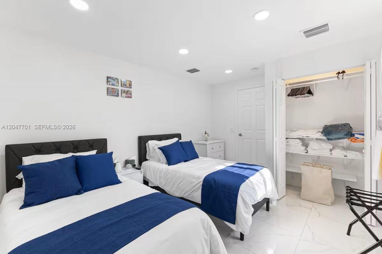 1240 NE 159th St , North Miami Beach, FL 33162 Photo