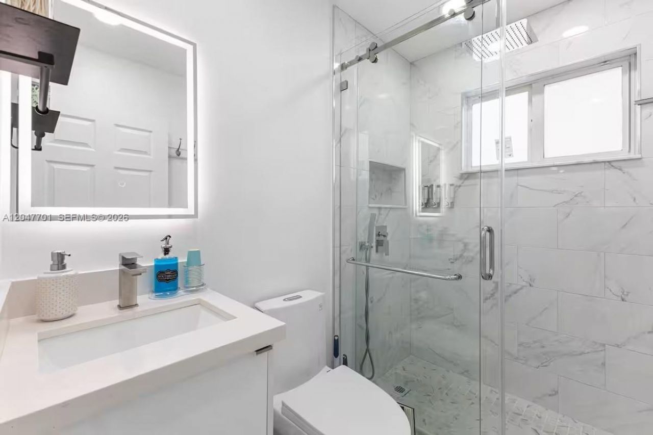 1240 NE 159th St , North Miami Beach, FL 33162 Photo