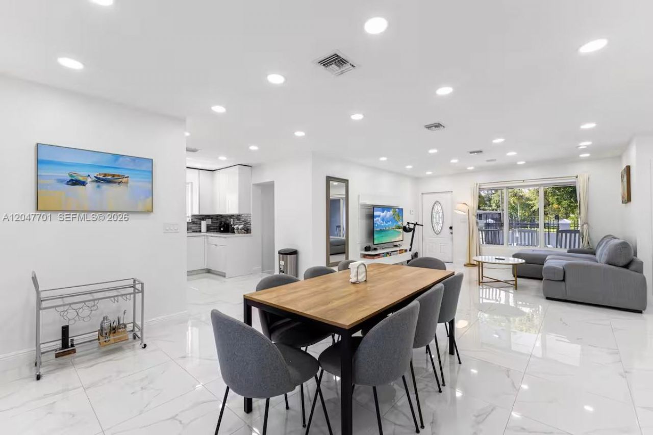 1240 NE 159th St , North Miami Beach, FL 33162 Photo
