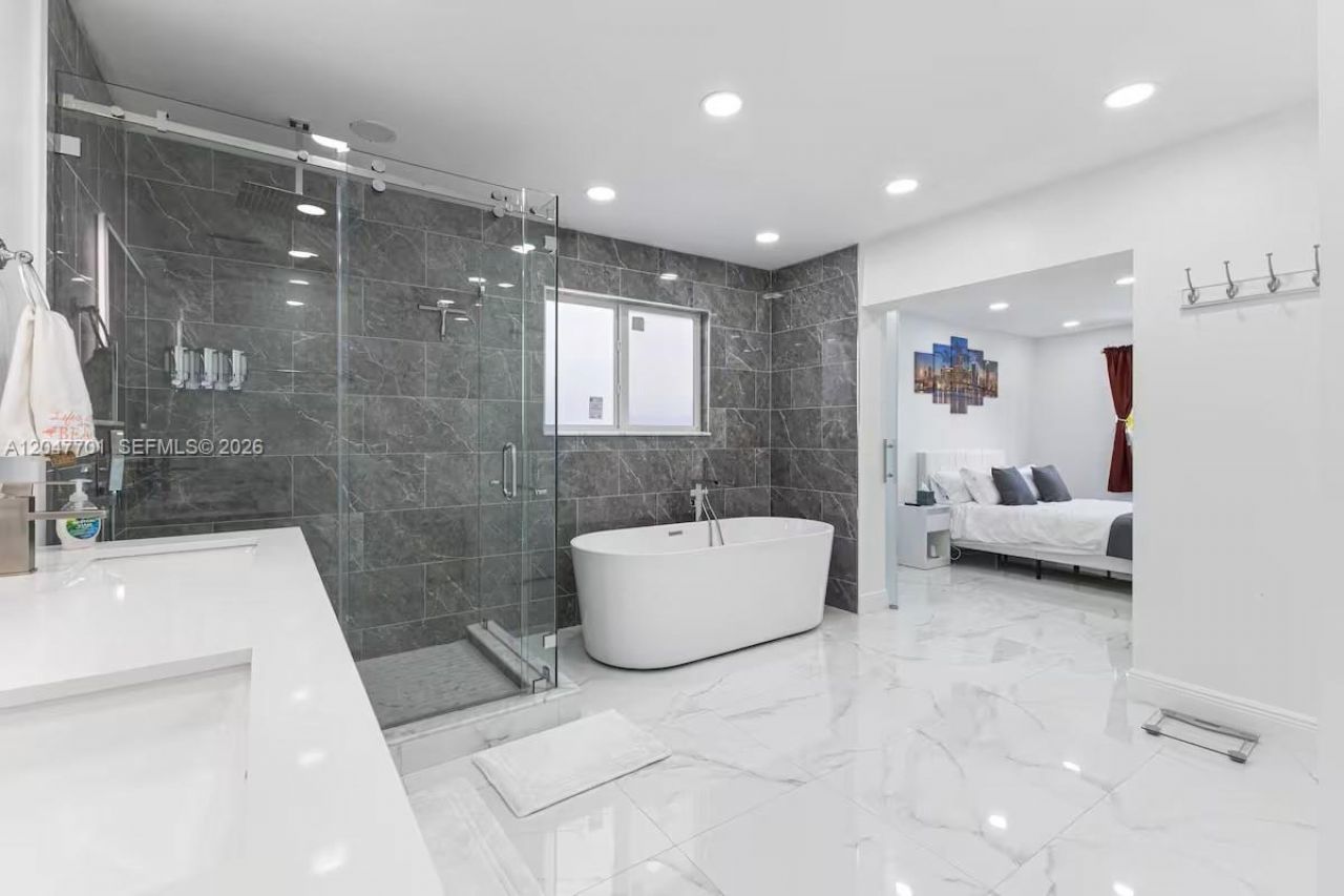 1240 NE 159th St , North Miami Beach, FL 33162 Photo