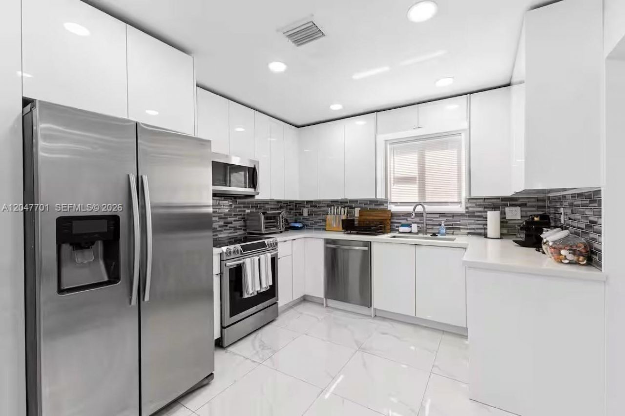 1240 NE 159th St , North Miami Beach, FL 33162 Photo