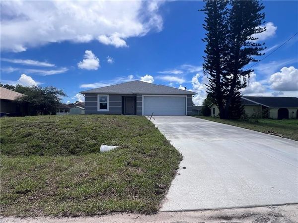 2406 Bay PLZ, LEHIGH ACRES, FL 33936