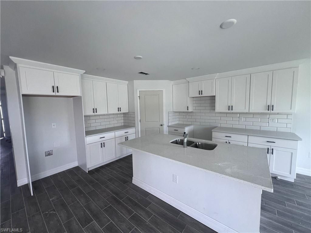 2406 Bay Plz, Lehigh Acres, FL 33936 Photo