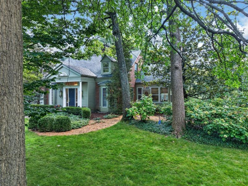 444 Hidden Valley Lane, Wyoming, OH 45215 Photo 8