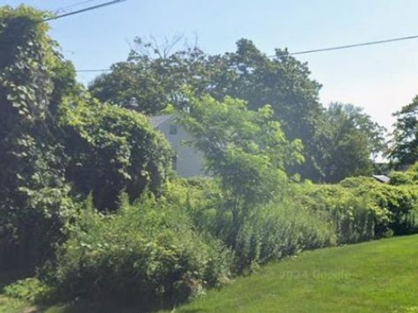 279 CLINTON Avenue , East Patchogue, NY 11772