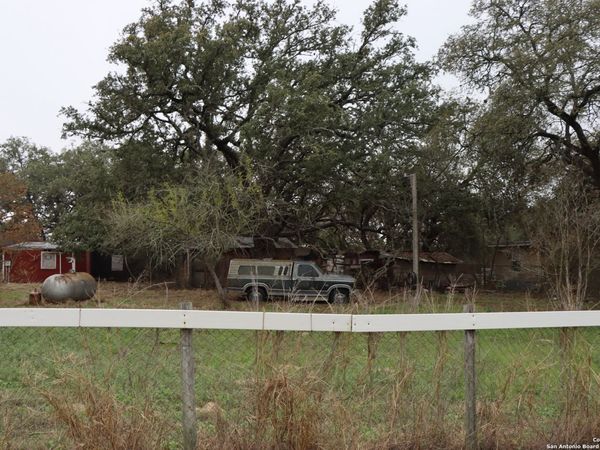 367 Waxwing, Poteet, TX 78065