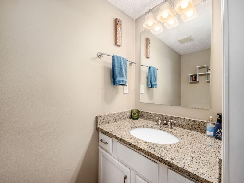 3400 Timber Run Drive, Columbus, OH 43204 Photo 5