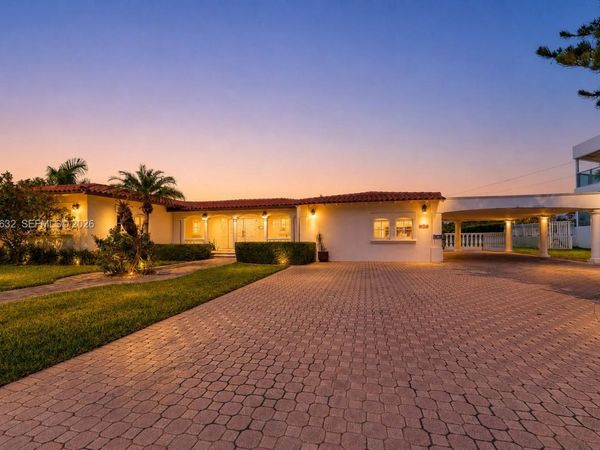 7500 W Treasure Dr , North Bay Village, FL 33141