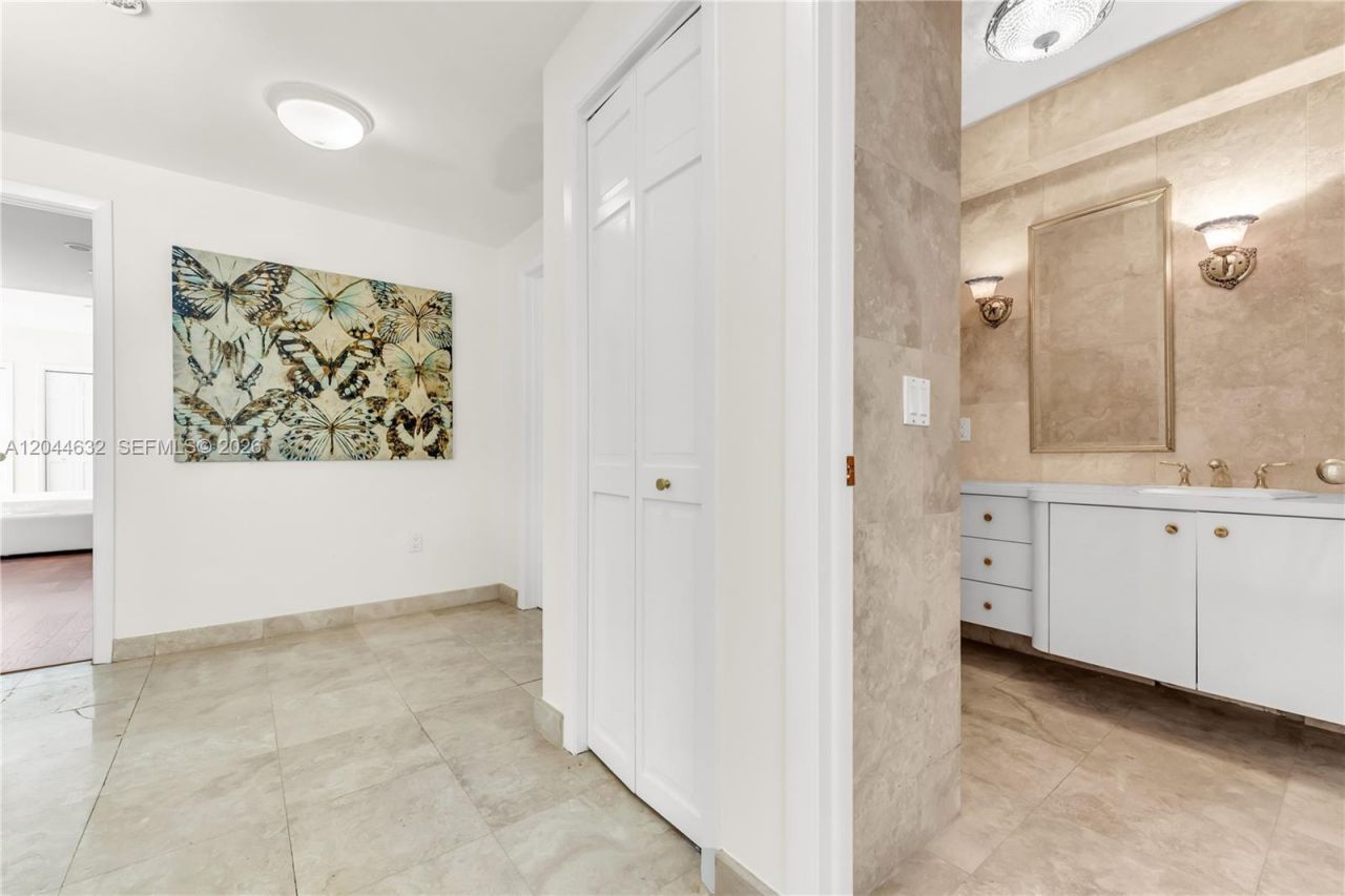 7500 W Treasure Dr , North Bay Village, FL 33141 Photo