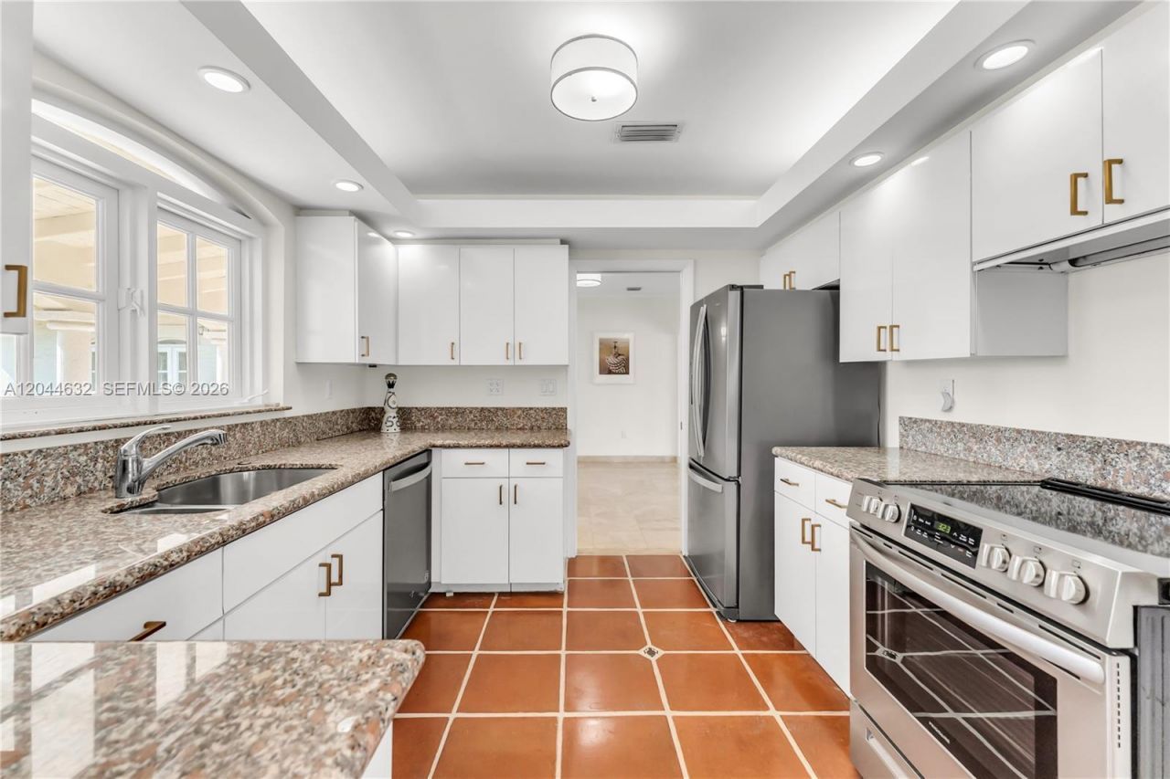 7500 W Treasure Dr , North Bay Village, FL 33141 Photo