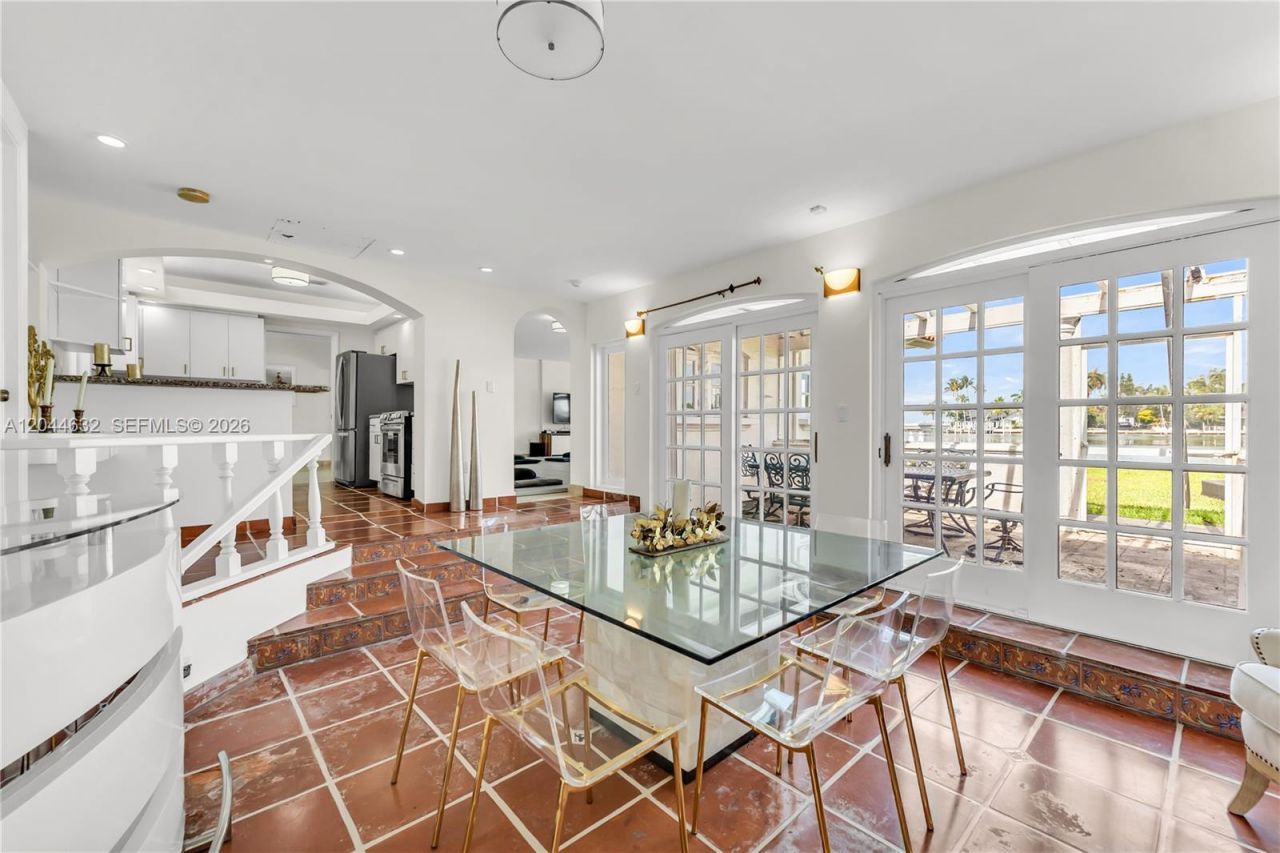 7500 W Treasure Dr , North Bay Village, FL 33141 Photo