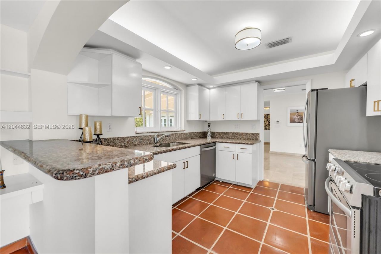7500 W Treasure Dr , North Bay Village, FL 33141 Photo