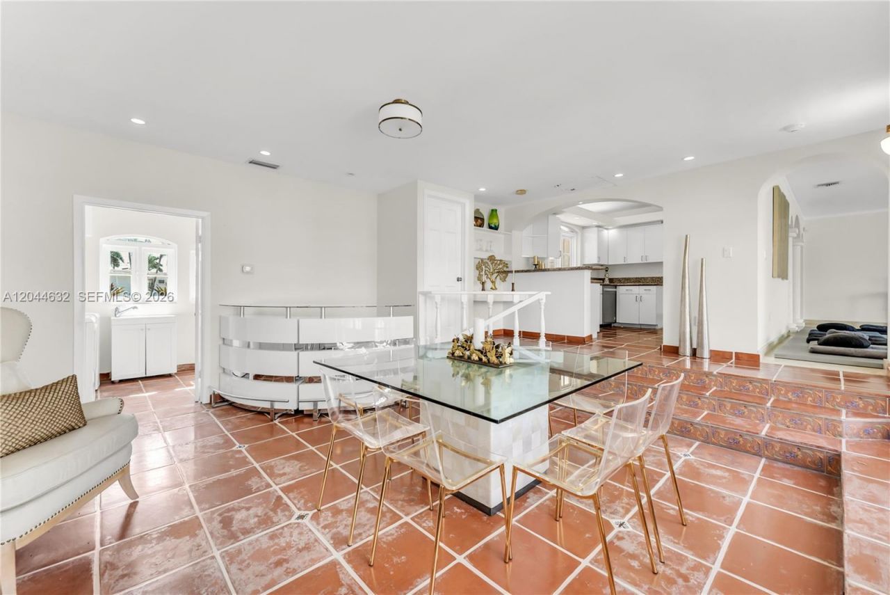 7500 W Treasure Dr , North Bay Village, FL 33141 Photo