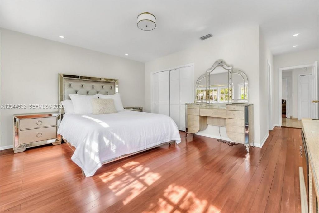 7500 W Treasure Dr , North Bay Village, FL 33141 Photo