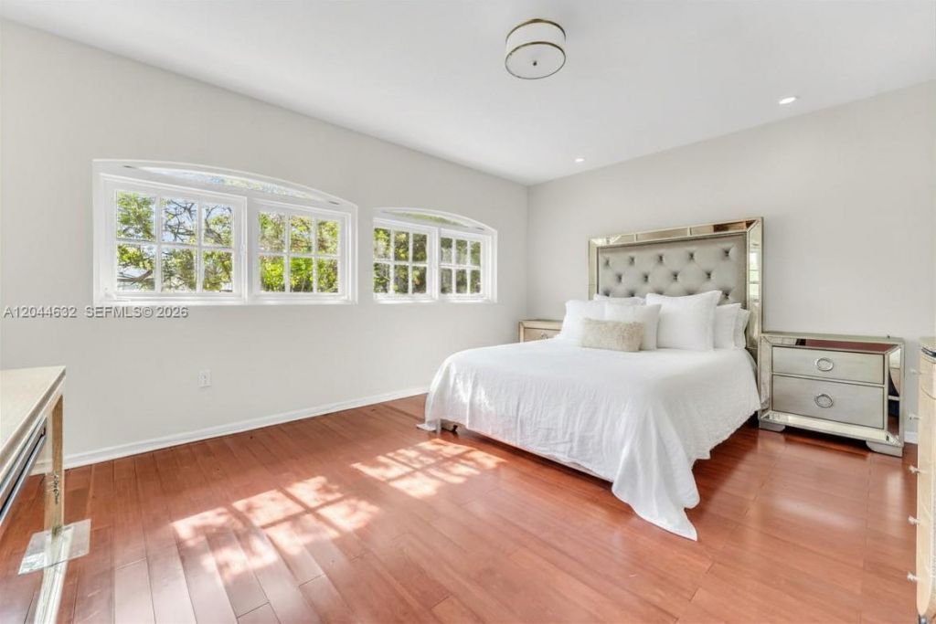 7500 W Treasure Dr , North Bay Village, FL 33141 Photo