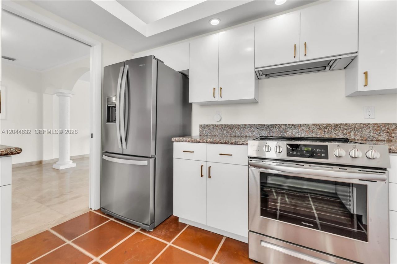 7500 W Treasure Dr , North Bay Village, FL 33141 Photo
