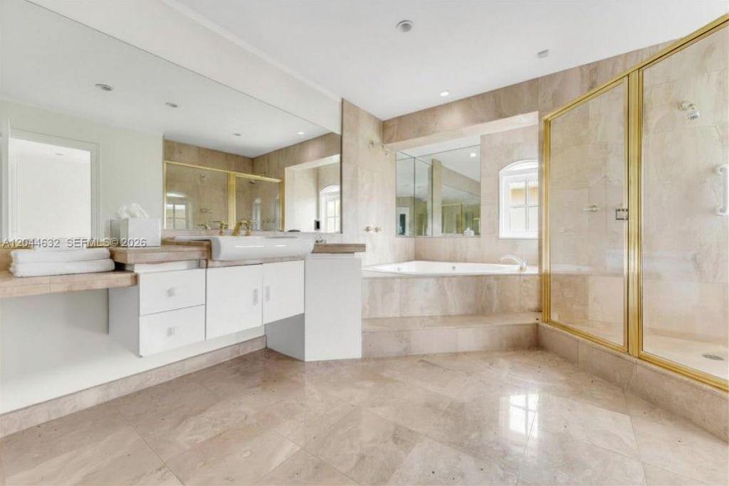 7500 W Treasure Dr , North Bay Village, FL 33141 Photo