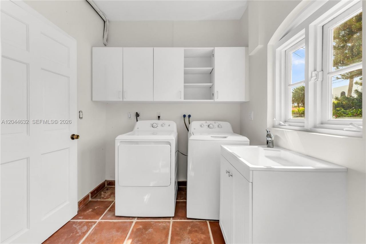 7500 W Treasure Dr , North Bay Village, FL 33141 Photo