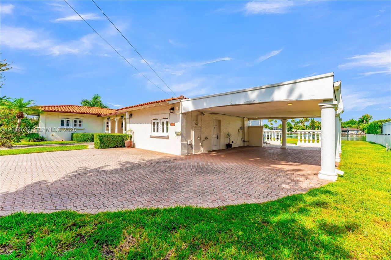 7500 W Treasure Dr , North Bay Village, FL 33141 Photo